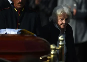 Su esposa, Lucía Topolansky acompañó el cortejo fúnebre/AFP