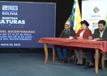 La ministra de Culturas brindó una conferencia sobre la Agenda del Bicentenario. Foto: Ministerio de Culturas.