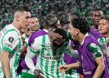 Jugadores de Atlético Nacional festeja la clasificación