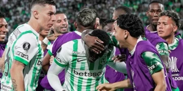 Jugadores de Atlético Nacional festeja la clasificación