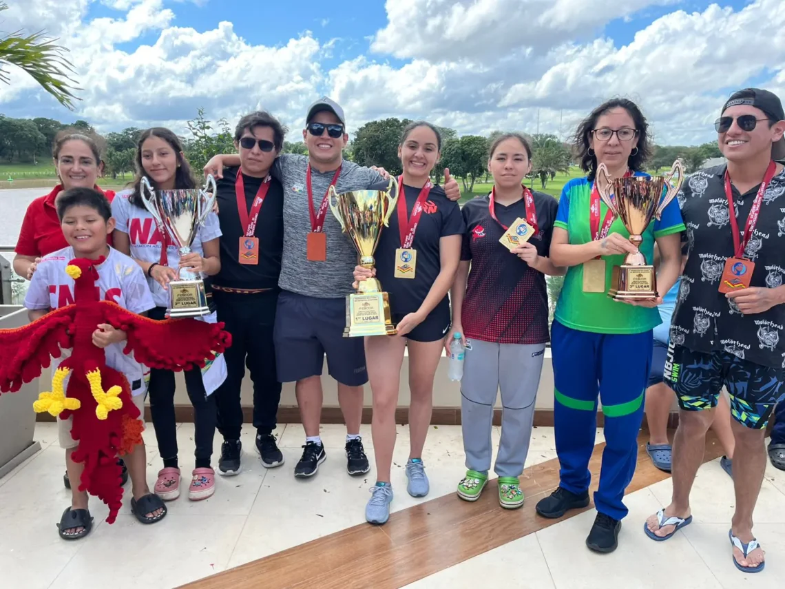 Los capitanes de los clubes premiados en el nacional de aguas abiertas (Feboda).