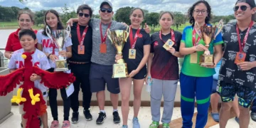 Los capitanes de los clubes premiados en el nacional de aguas abiertas (Feboda).