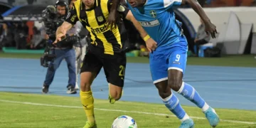 Una acción del partido entre San Antonio y Peñarol (APG).