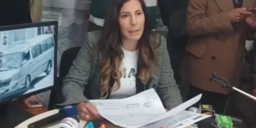 La concejal Roxana Pérez en conferencia de prensa. Foto: Vos Tv.