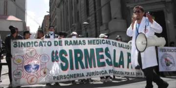El secretario general del Sindicato de Ramas Médicas de la Salud Pública (Sirmes) La Paz, Fernando Romero. Foto: APG.
