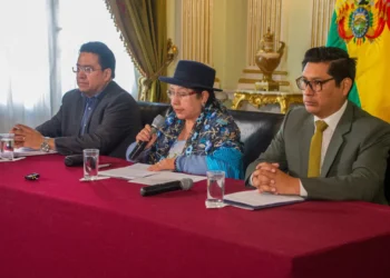 El ministro de Justicia, César Siles, la Canciller Celinda Sosa y el procurador Ricardo Condori. (Fot Cancillería)
