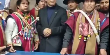 El presidente del Senado, Andrónico Rodríguez, recibe el respaldo de los campesinos.