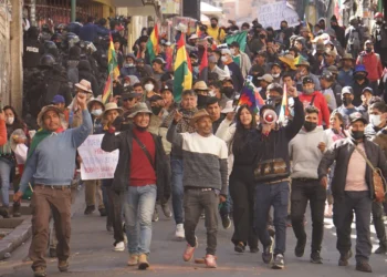 Marcha evista recorre las calles de La Paz. (Foto APG)