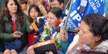 La dirigente Angélica Ponce es proclamada a la Vicepresidencia por el MAS.