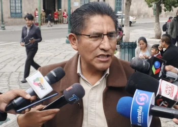 El jefe nacional de MTS Félix Patzi es entrevistado por la prensa. Foto: DTV