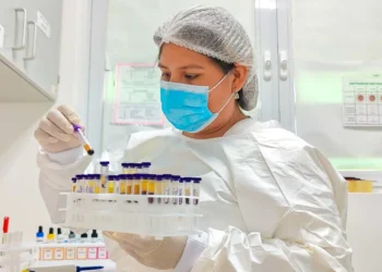 Las unidades de sangre pasan por controles. Foto: Ministerio de Salud.