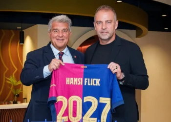Hansi Flick renueva hasta 2027