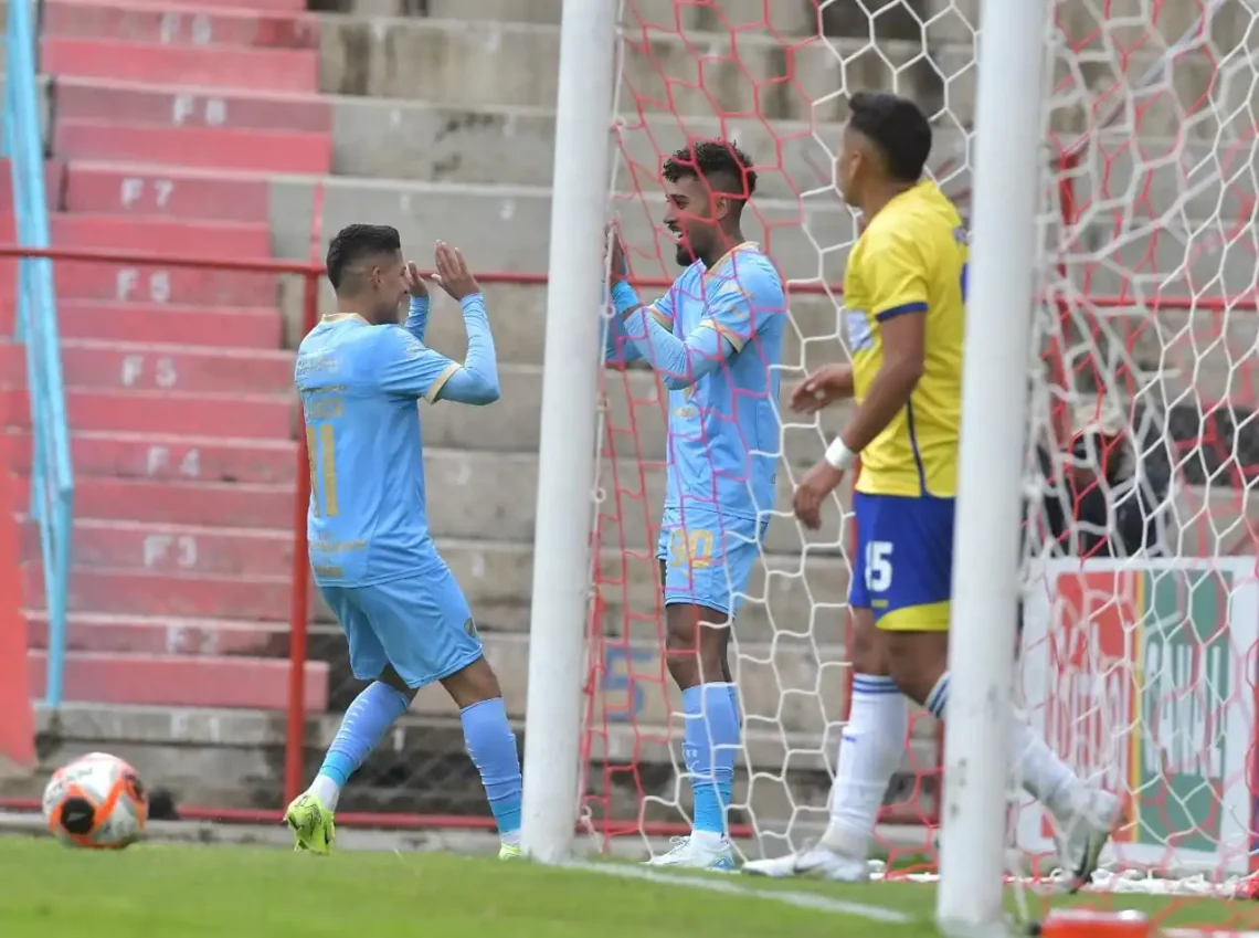 Ramiro Vaca felicita a Fabio Gomes en el Titán de El Altp