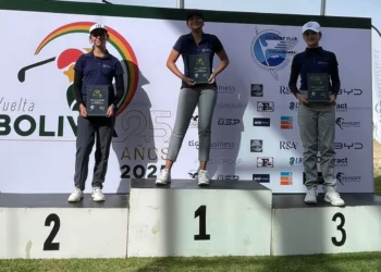 Las golfistas premiadas en el certamen. (Federación Boliviana de Golf)
