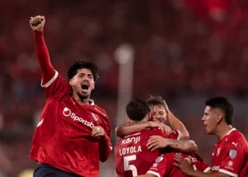 Los jugadores de Independiente celebran su triunfo sobre Guaraní (Independiente de Avellaneda)