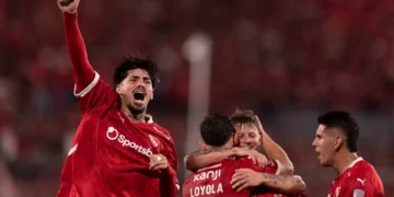 Los jugadores de Independiente celebran su triunfo sobre Guaraní (Independiente de Avellaneda)