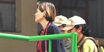 La juez Lilian Moreno trasladada a dependencias de la FELCC en La Paz. Foto: APG
