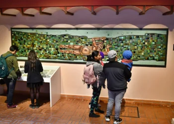 Familias acudieron a la Larga Noche de Museos. Foto: APG.