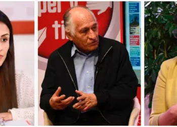 La diputada María René Álvarez durante el panel "Fuera de Agenda", junto al exministro José Pimentel y la senadora Cecilia Requena.