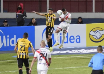 Incidencia del partido entre Nacional Potosí y Guaraní en el Víctor Agustín Ugarte. (APG)
