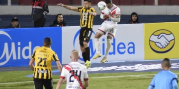 Incidencia del partido entre Nacional Potosí y Guaraní en el Víctor Agustín Ugarte. (APG)