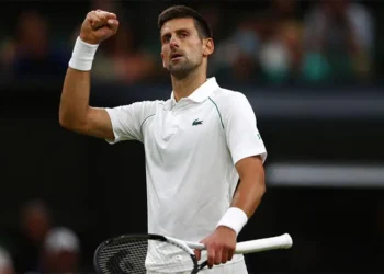 El tenista serbio Novak Djokovic celebra la victoria (AFP)