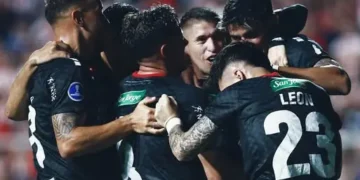 Jugadores de palestino celebran un gol