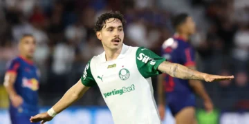 Mauricio festeja su gol