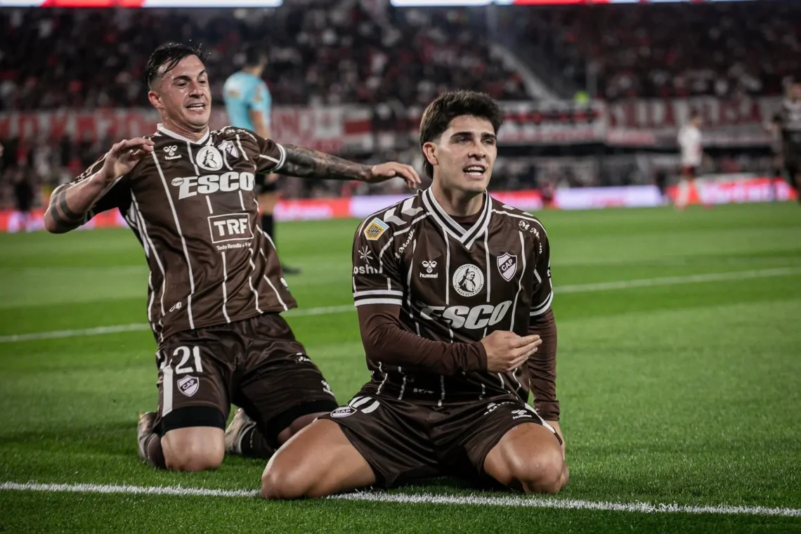 Vicente Taborda celebra su gol