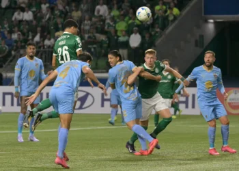 Una acción del cotejo entre Palmeiras y Bolívar en Sao Paulo (AFP).