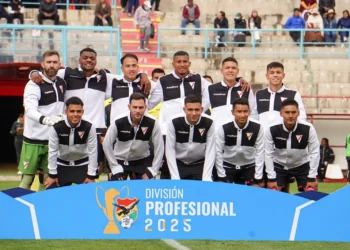 El representativo de El Alto, Always Ready, ayer en el estadio 'Titán' (APG)