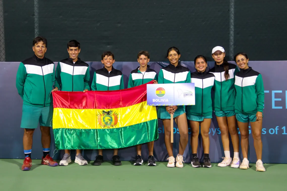 El equipo boliviano de tenis en damas y varones.