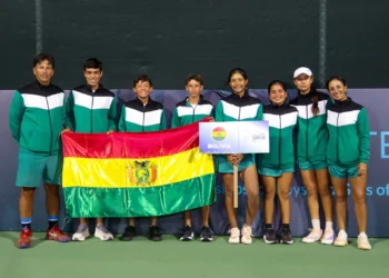 El equipo boliviano de tenis en damas y varones.