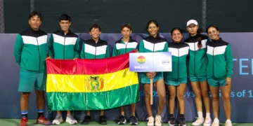 El equipo boliviano de tenis en damas y varones.