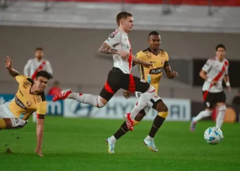Incidencia del partido de ida entre River y Barcelona SC