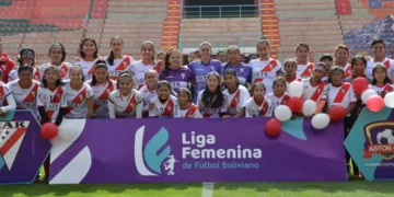 El plantel de Always Ready Campeón
