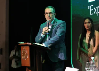 Mario Aguilera, durante la cumbre energética. Foto: Gobernación de Santa Cruz.