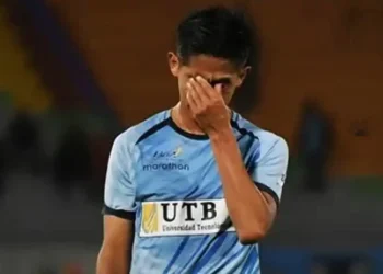 Gabriel Montaño con la camiseta de Aurora