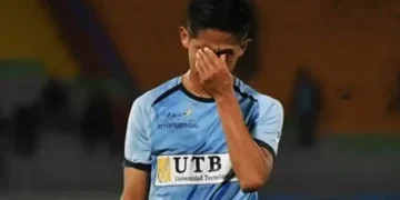 Gabriel Montaño con la camiseta de Aurora