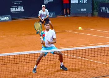 Federico Zeballos en primer plano en plena competencia.