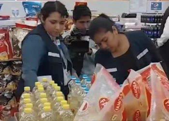 Los operativos en los supermercados. Foto: Captura Bolivia Tv.