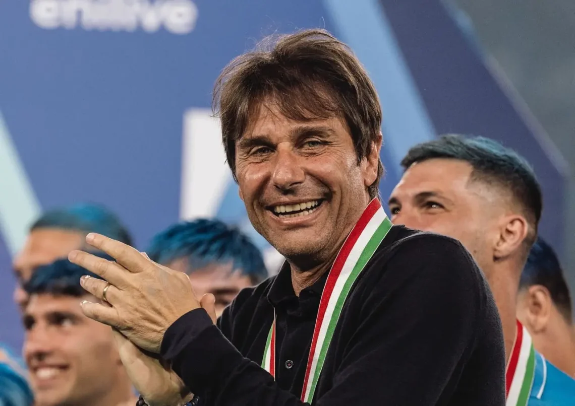 Antonio Conte campeón con el Napoli
