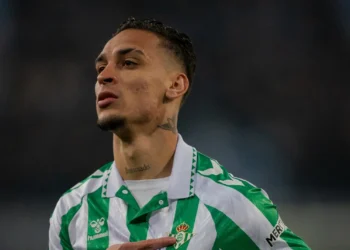 Antony con la camiseta del Betis