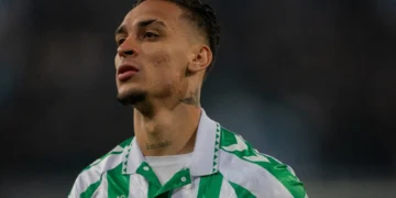 Antony con la camiseta del Betis