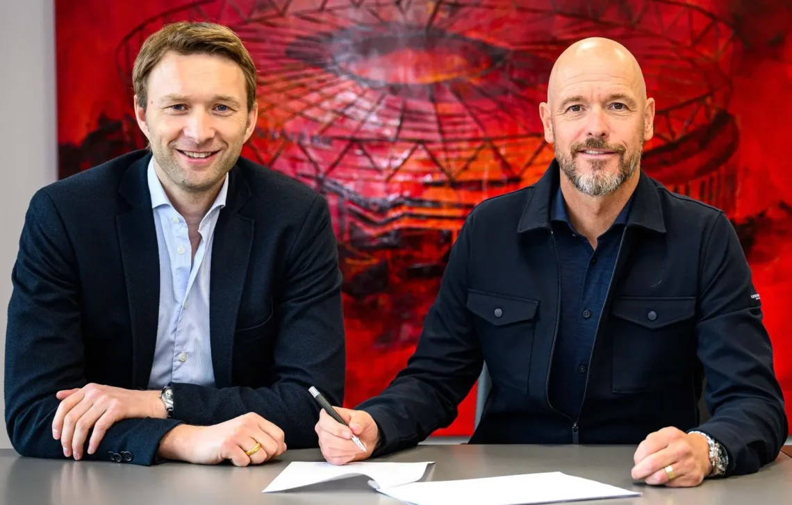 Erik Ten hag firma con el Leverkusen