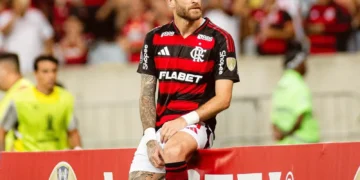Festejo del único tanto de Léo Pereira