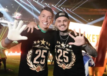 Fernando Muslera y Mauro Icardi celebran el título