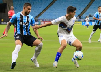 Duelo en el partido entre Godoy Cruz y Grêmio
