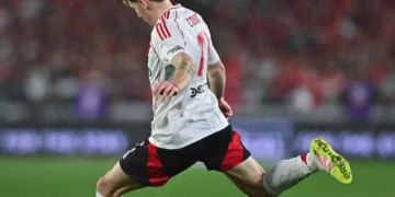 Facundo Colidio se apresta a rematar