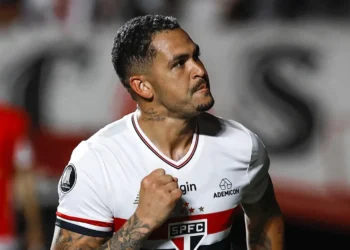 Luciano celebra su gol